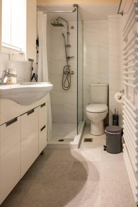 Athens Retreat 1-Bdr Apt Close To Metro Station Apartment Exterior photo